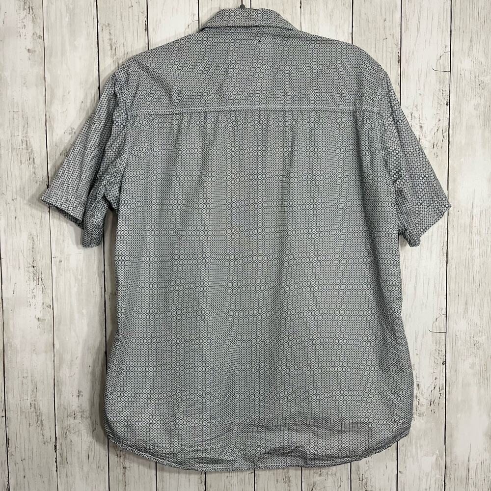 Broken Threads Casual Button Down Short Sleeve Collared Shirt Large - Picture 2 of 5
